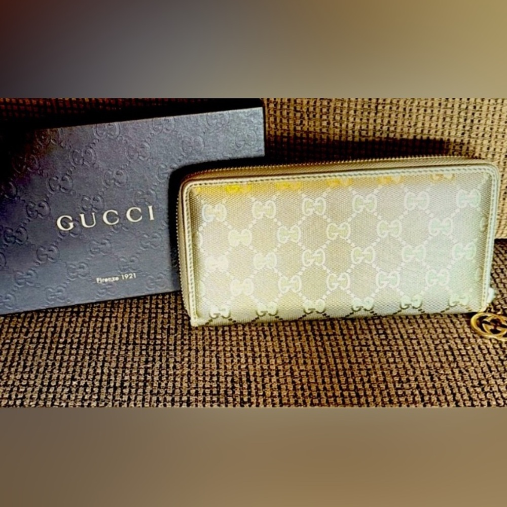 GUCCI AUTHENTIC GG GOLD IMPRIME LONG ZIPPY WALLET. EUC. W/BOX Preowned